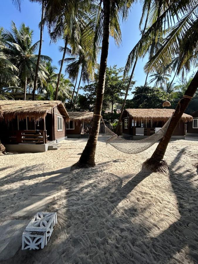 Silent Beach Resort Mandrem Exterior photo